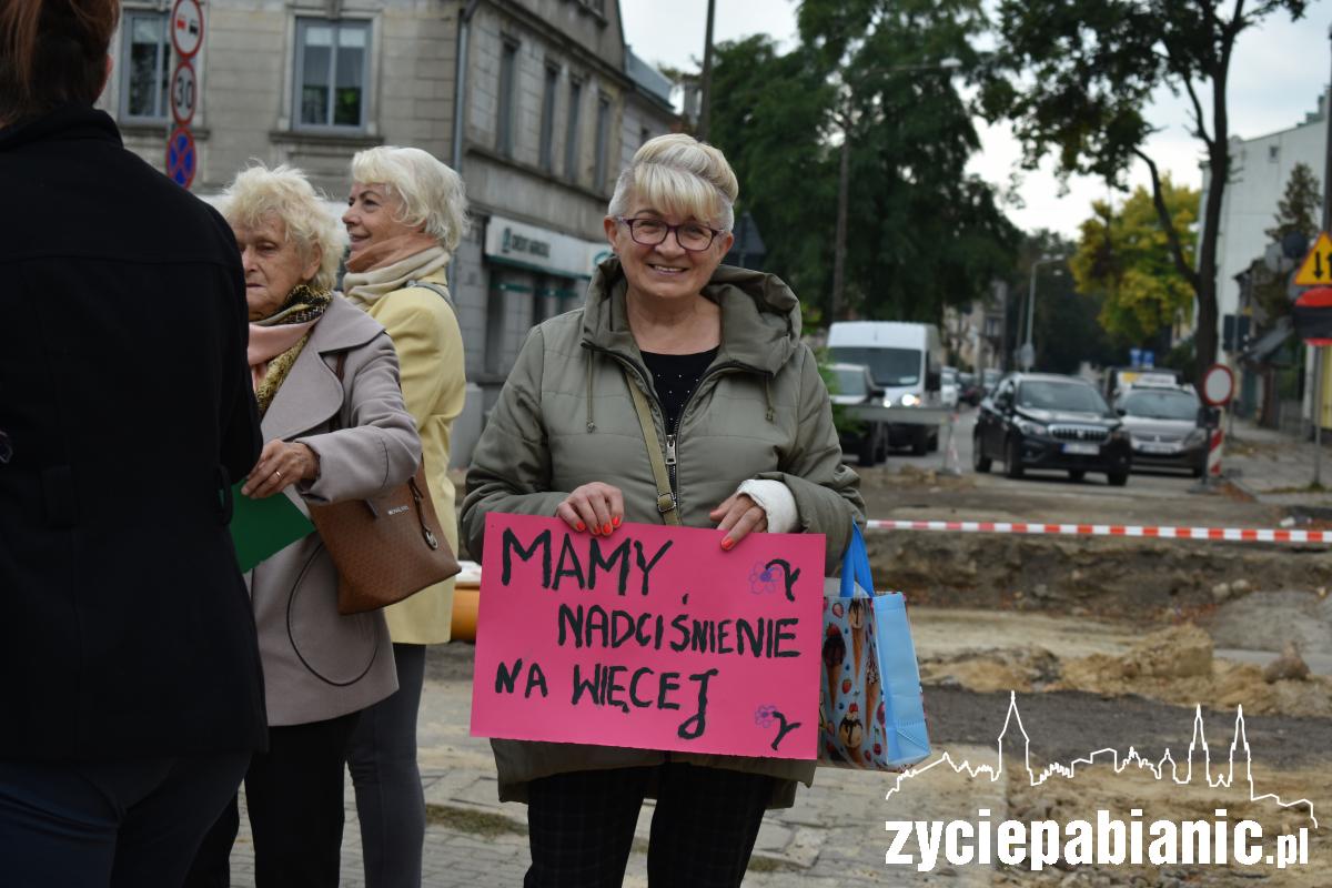 Senioriada. Barwna parada seniorów i festyn