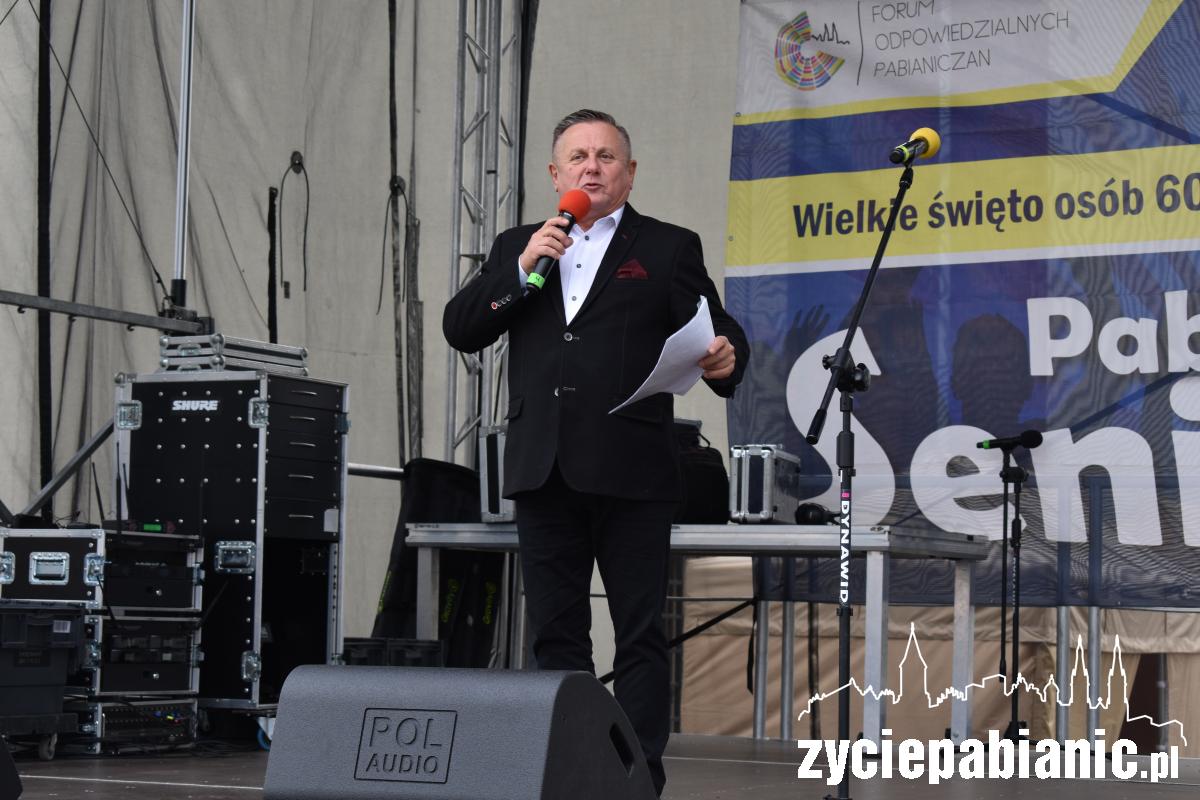 Senioriada. Barwna parada seniorów i festyn