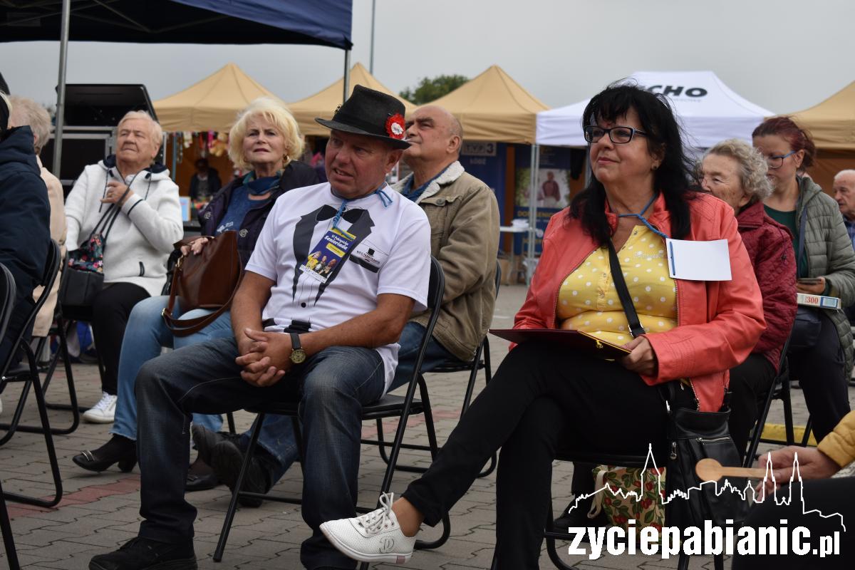 Senioriada. Barwna parada seniorów i festyn