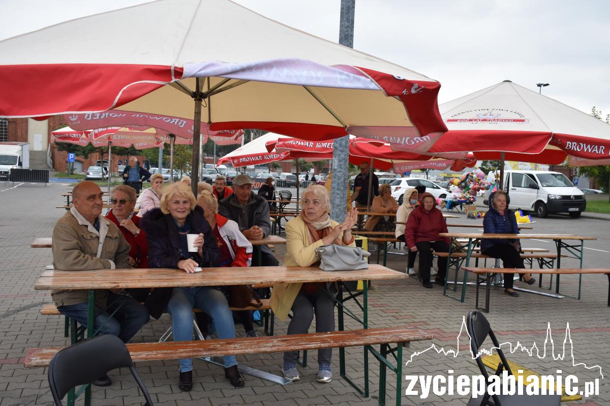 Senioriada. Barwna parada seniorów i festyn