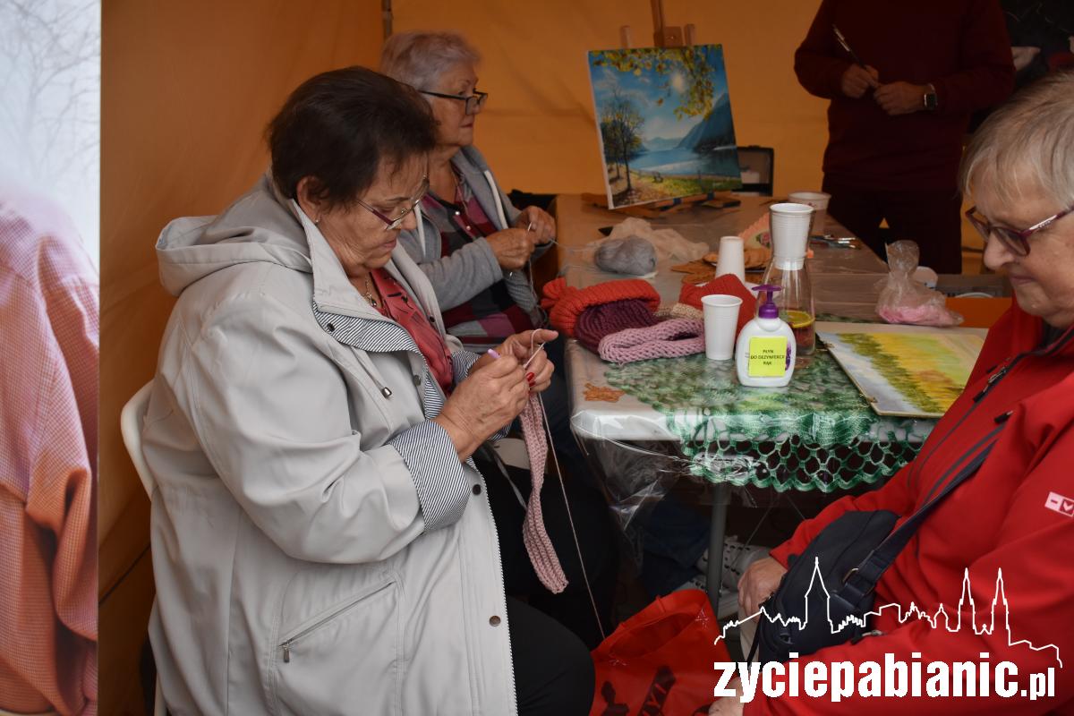 Senioriada. Barwna parada seniorów i festyn