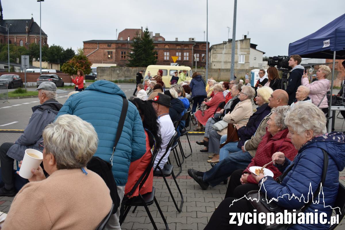 Senioriada. Barwna parada seniorów i festyn
