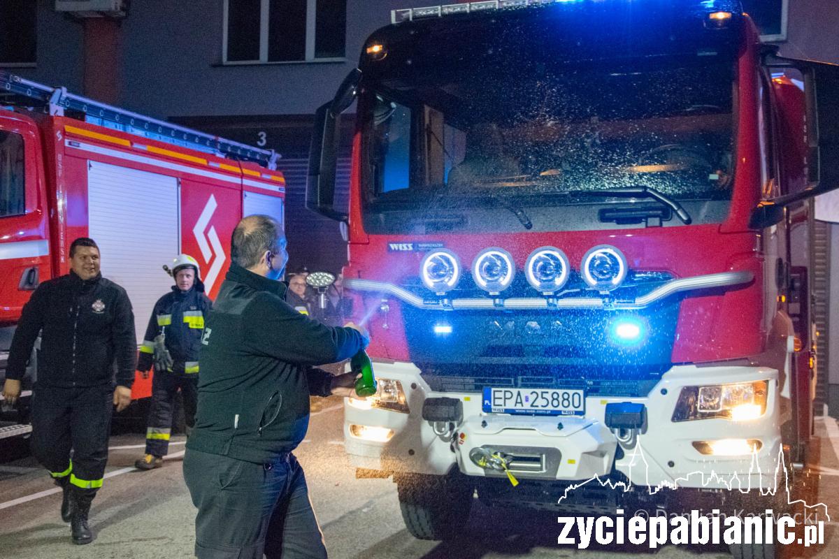 Ale przywitanie! Były race, wyły syreny
