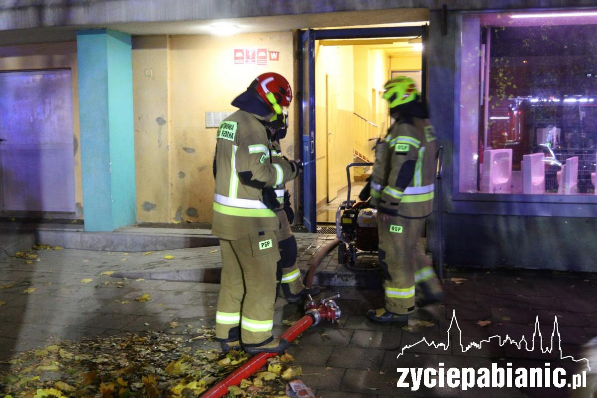 W wieżowcu przy Wyspiańskiego paliła się kanapa