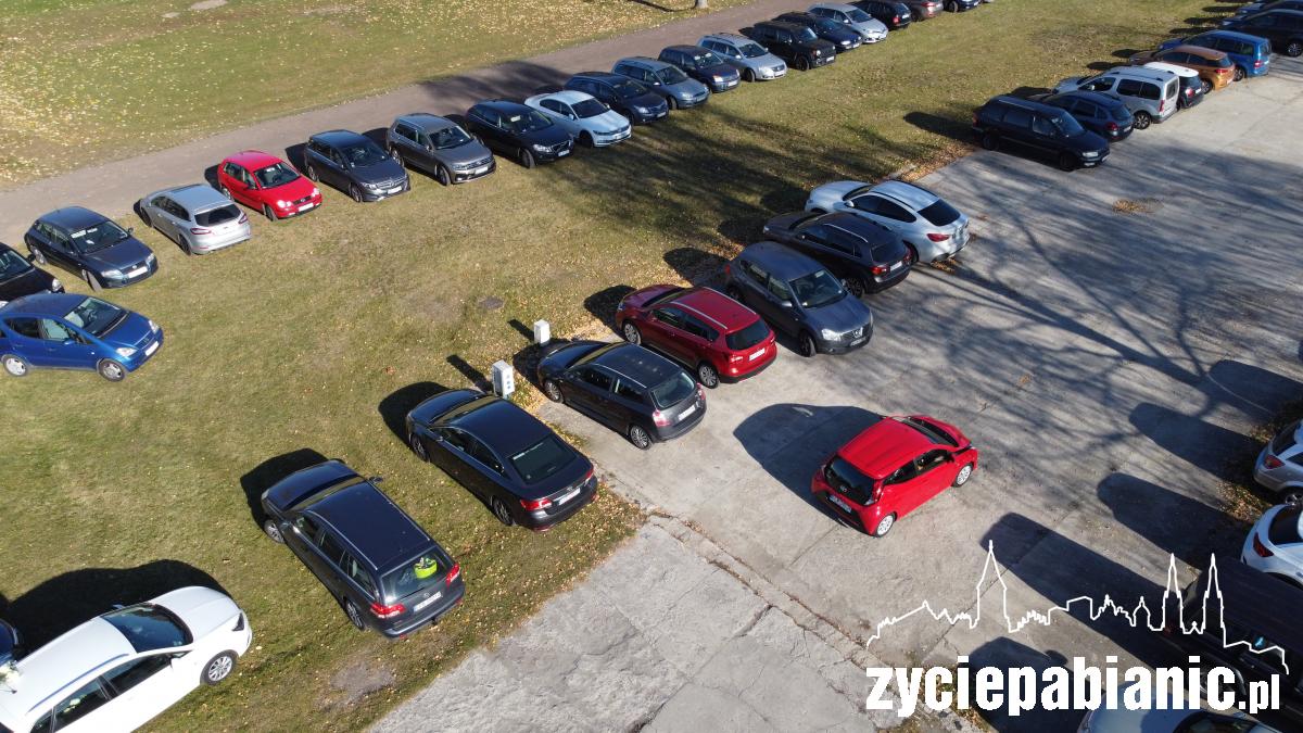 Gdzie zaparkujesz pod cmentarzem?