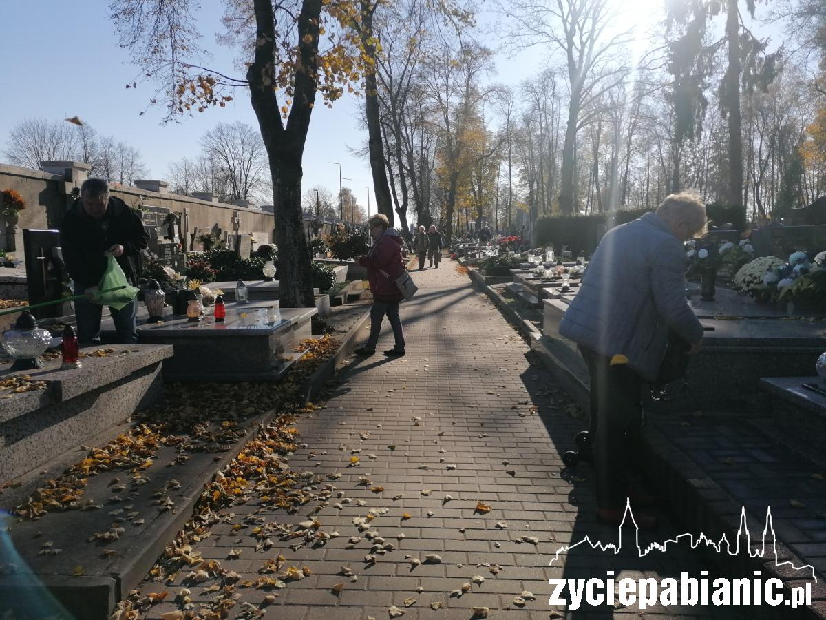 Sobota na cmentarzu