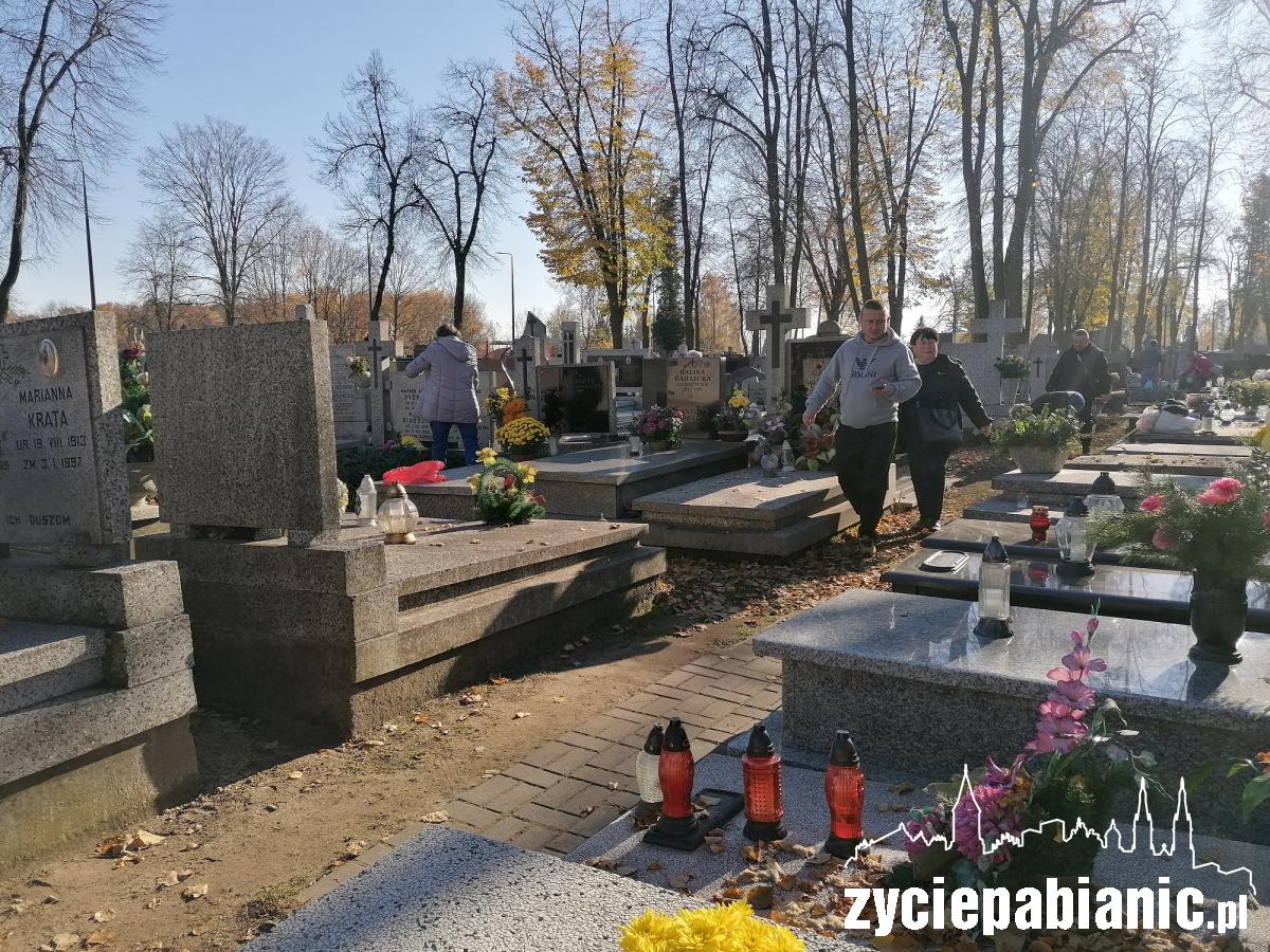 Sobota na cmentarzu