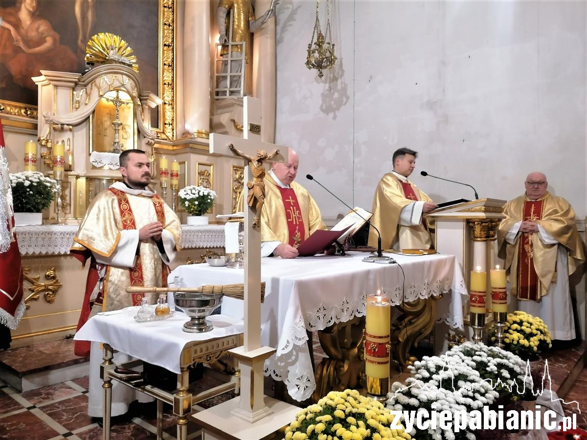 Msza, poświęcenie sztandaru i kwiaty dla poległych