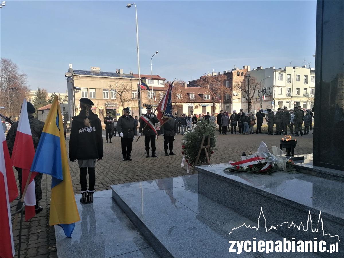 Msza, poświęcenie sztandaru i kwiaty dla poległych
