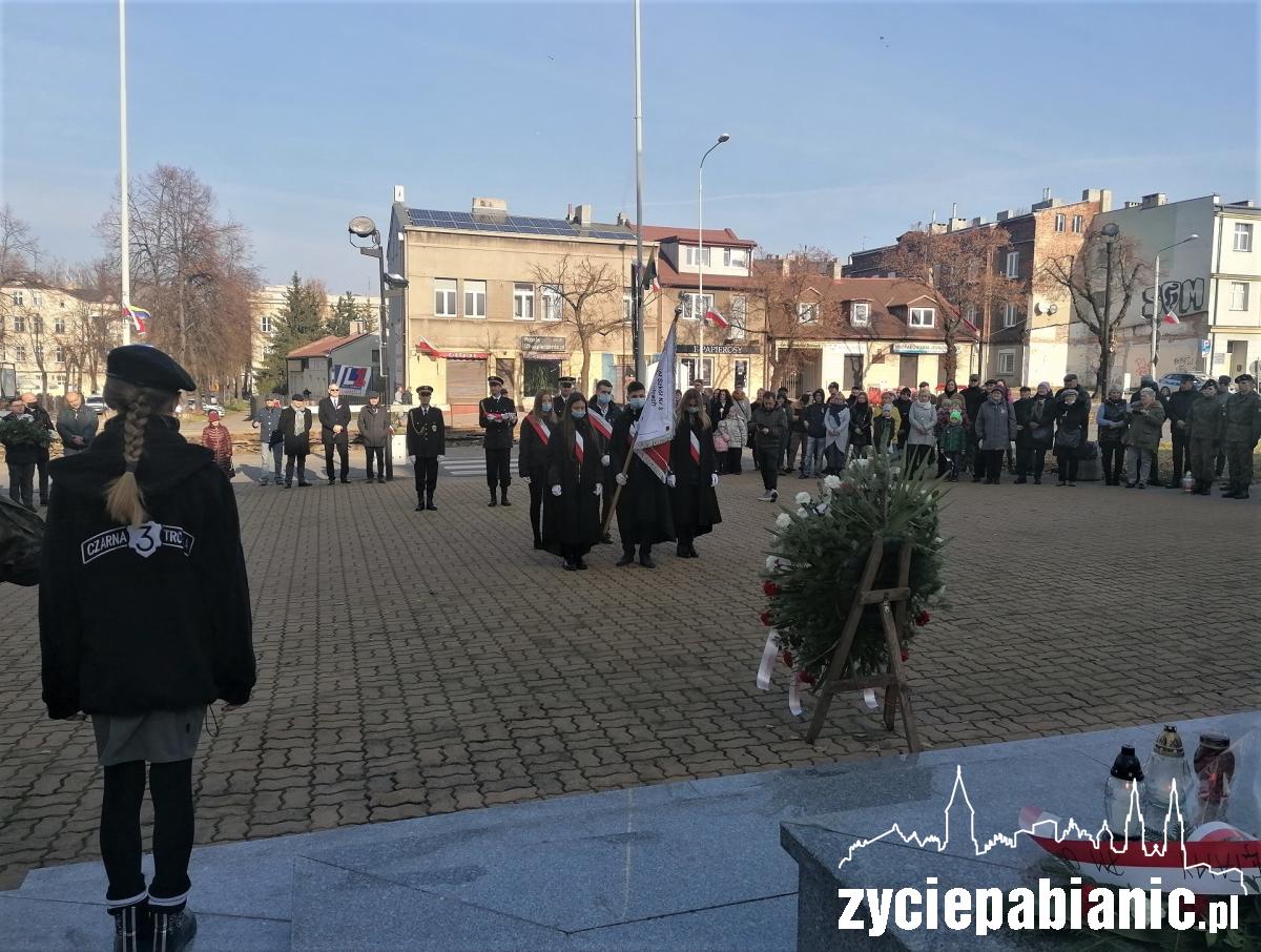 Msza, poświęcenie sztandaru i kwiaty dla poległych
