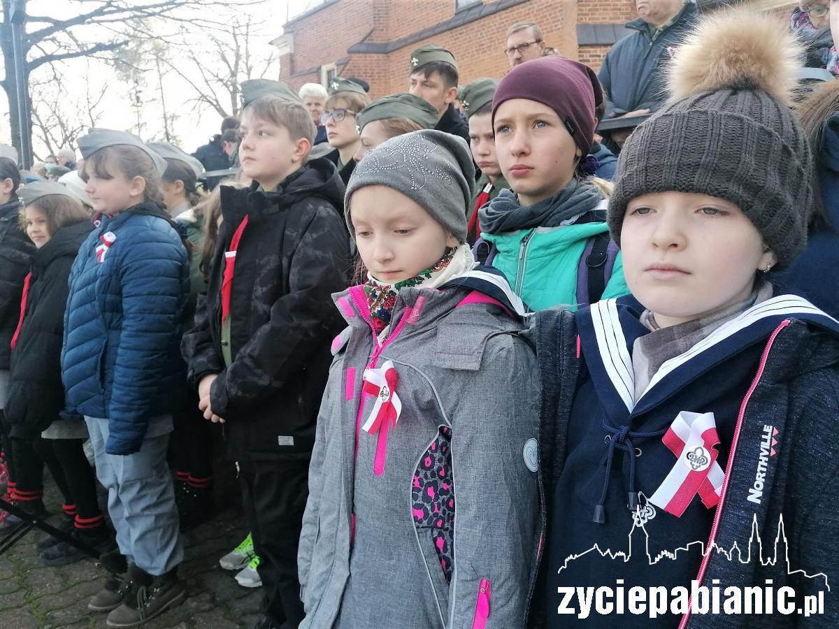 Msza, poświęcenie sztandaru i kwiaty dla poległych