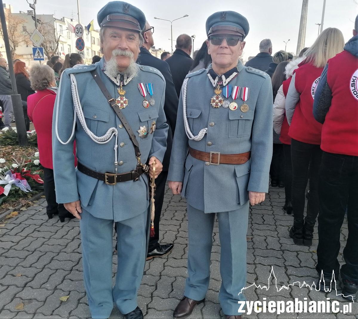 Msza, poświęcenie sztandaru i kwiaty dla poległych