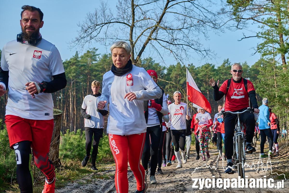 Bieg, marsz i rajd w barwach biało-czerwonych