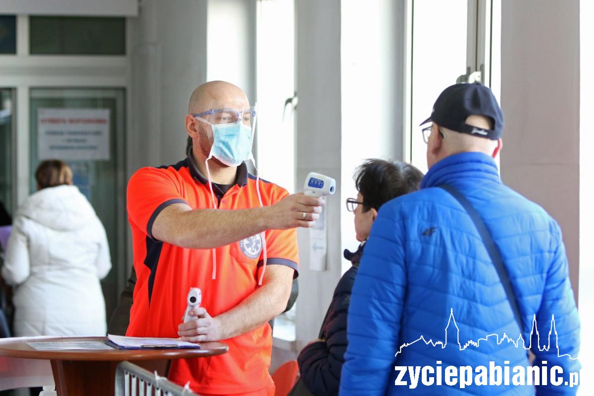 Powiat pabianicki świeci na bordowo. Dużo zakażeń