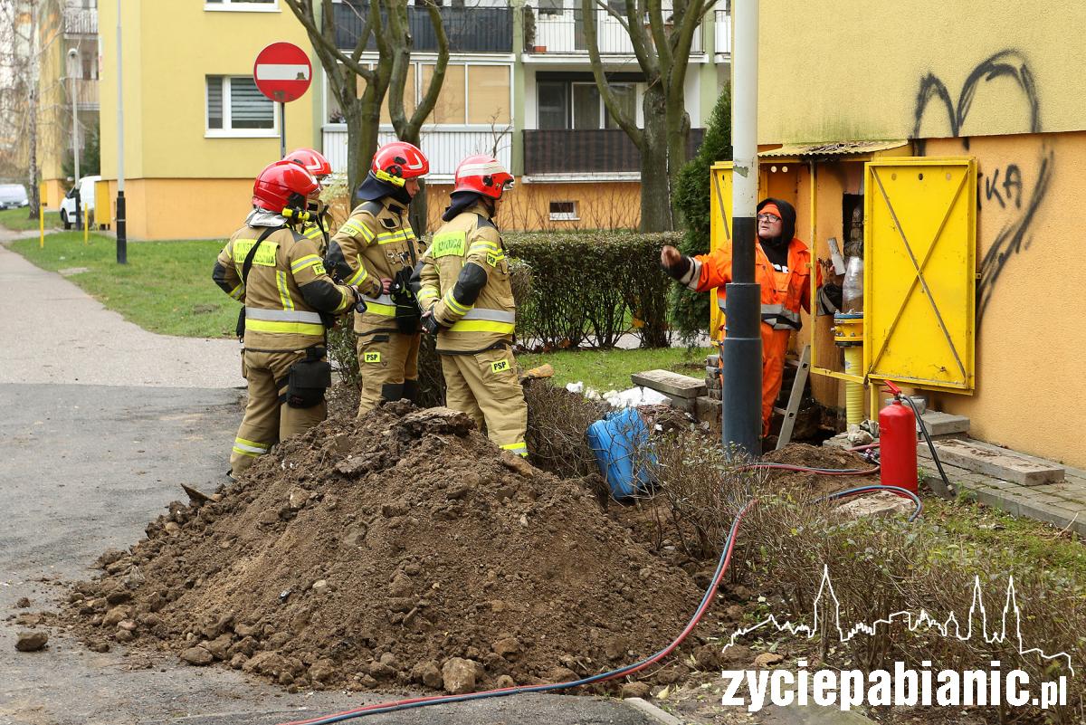 Przy ul. 20 Stycznia ulatniał się gaz