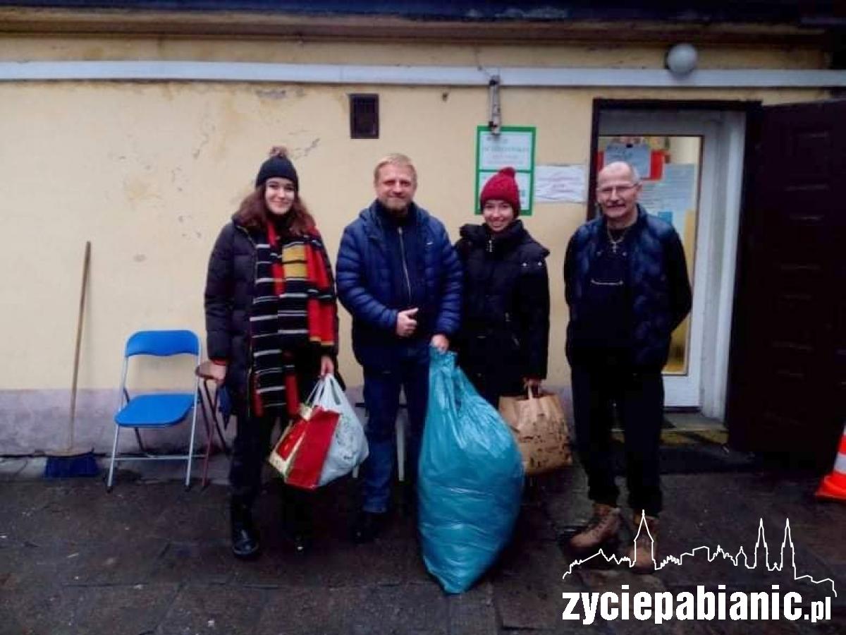 250 par skarpet dla bezdomnych