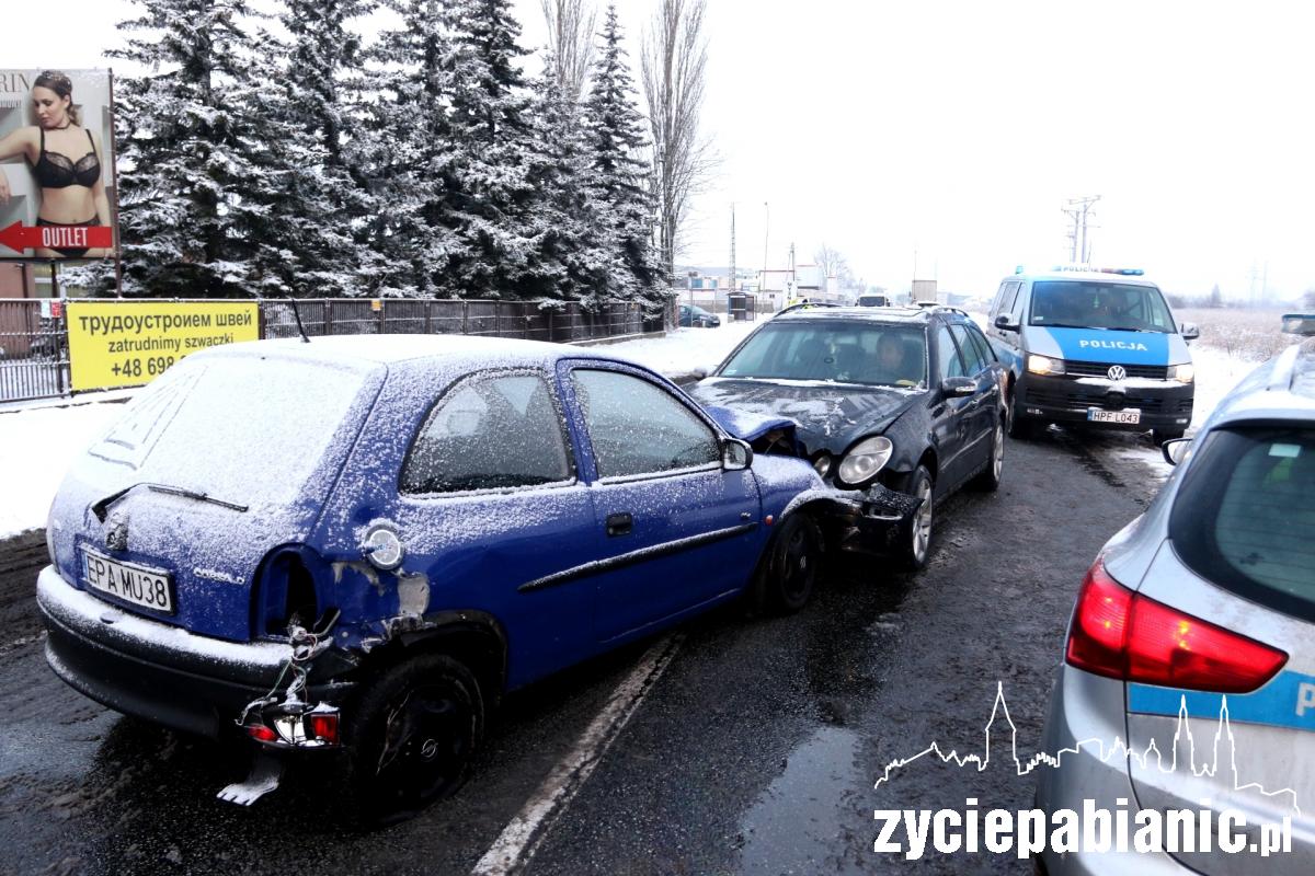 Czołowe zderzenie na ul. Lutomierskiej