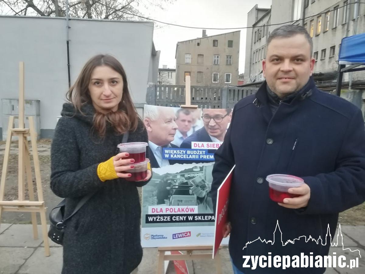 Rozdawali najuboższym gorący barszcz z uszkami