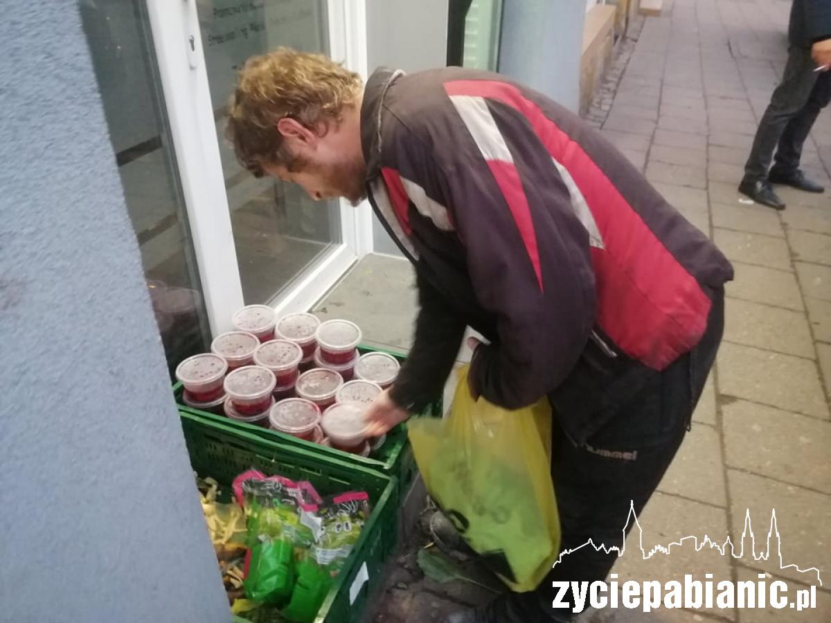 Rozdawali najuboższym gorący barszcz z uszkami