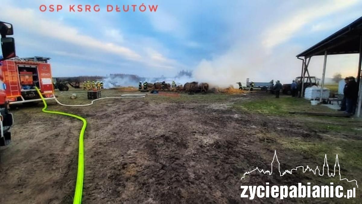 Płonęło 35 bel słomy.  Było groźnie