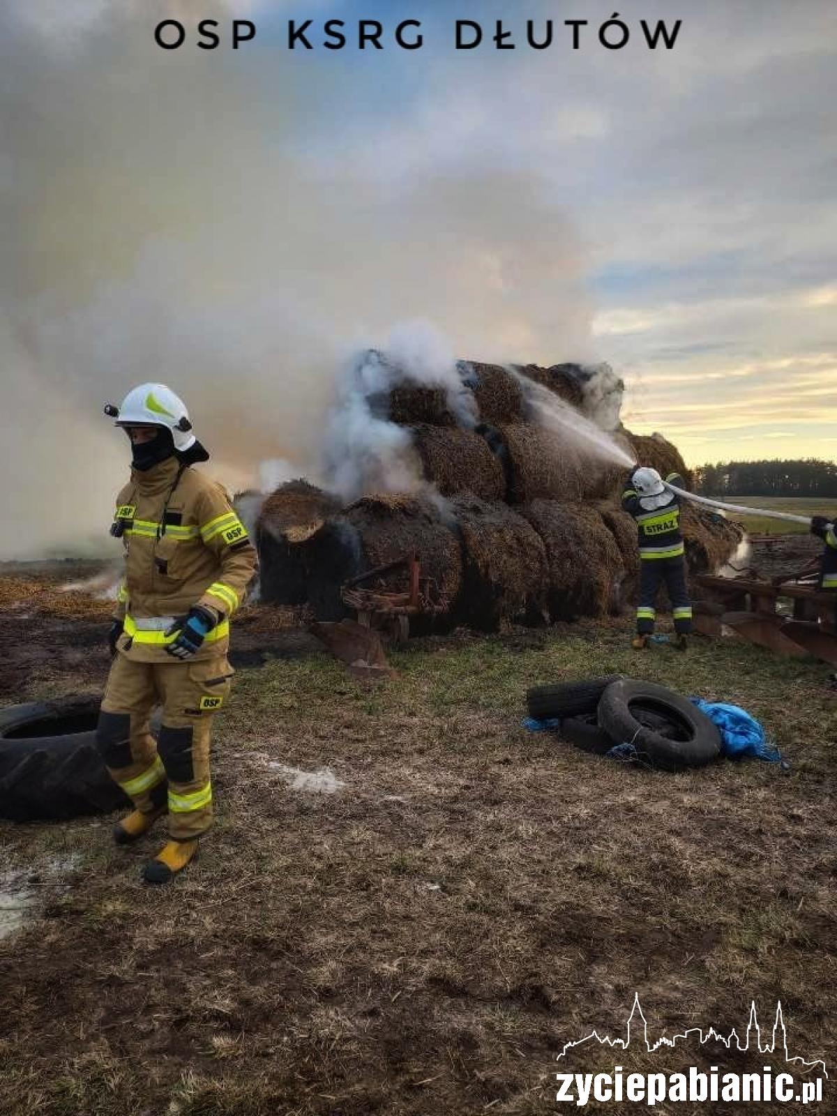 Płonęło 35 bel słomy.  Było groźnie