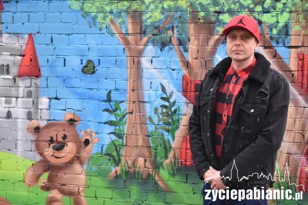 Bajkowy mural przy PM nr 2