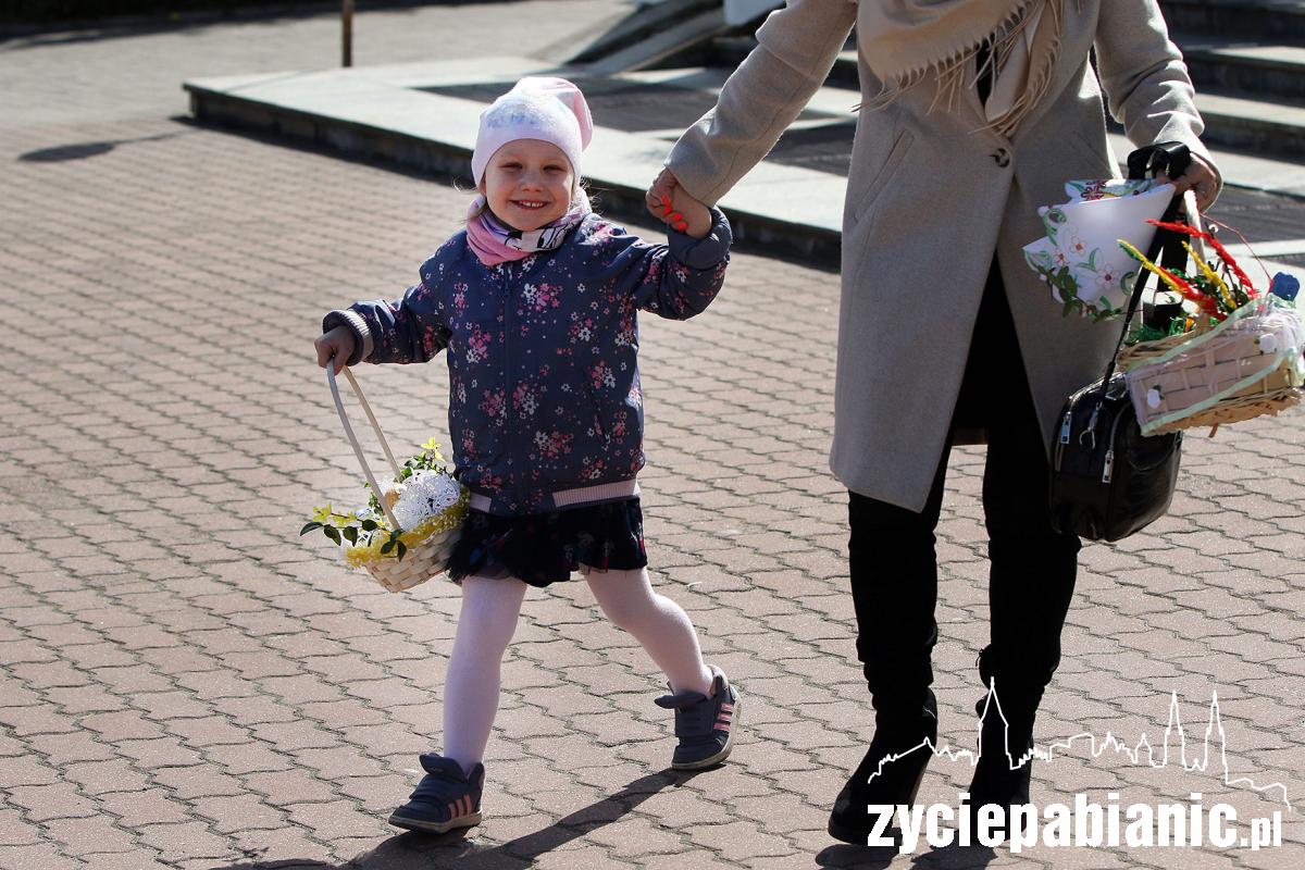 Wielkanoc: pabianiczanie ruszyli ze święconkami
