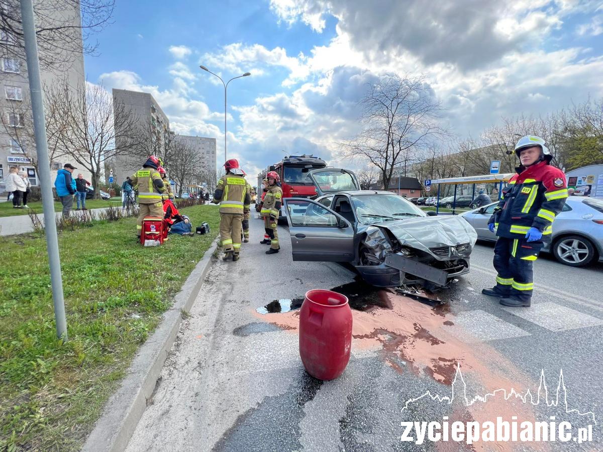 Renault wjechał w busa