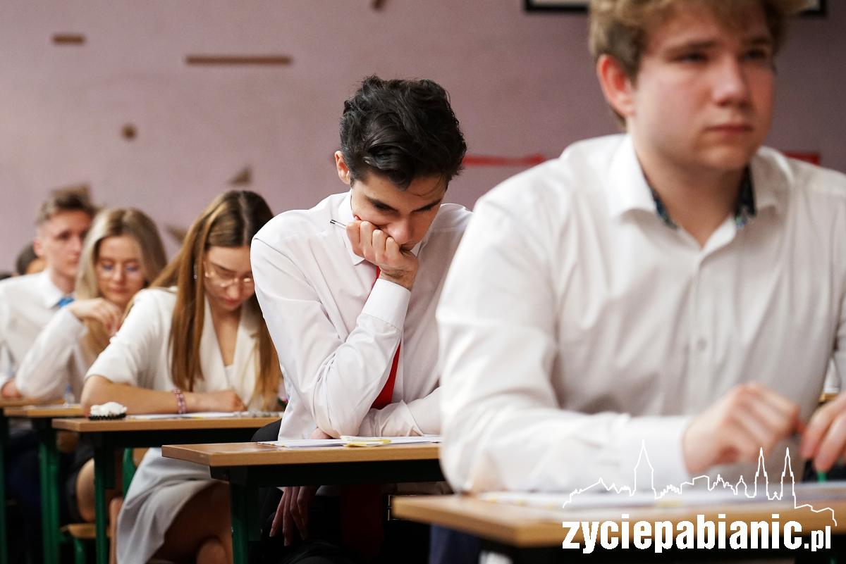 Maturzyści z I LO piszą egzamin z języka polskiego