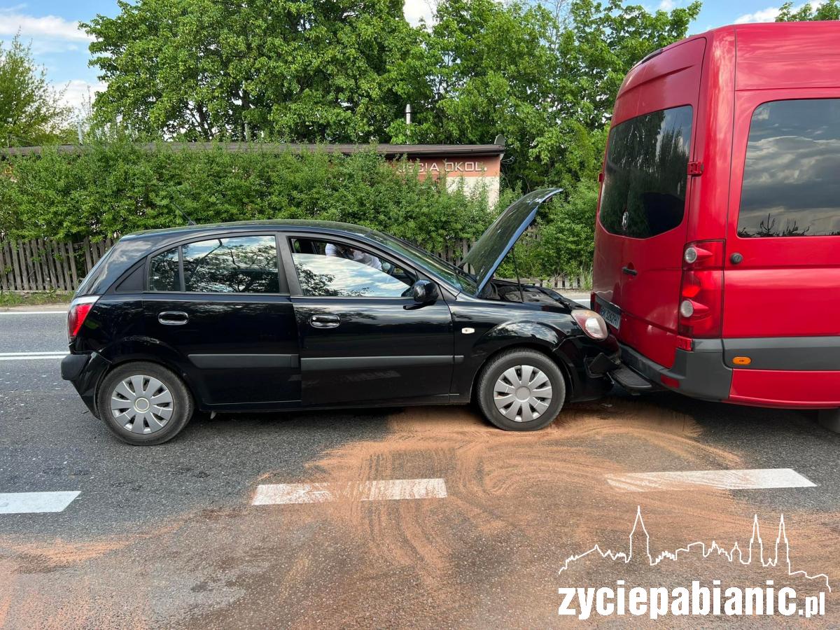 4 rozbite samochody przy zjeździe na S14