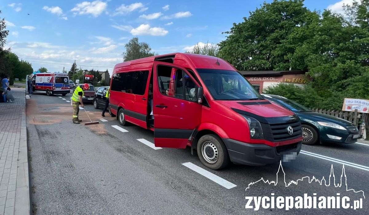 4 rozbite samochody przy zjeździe na S14
