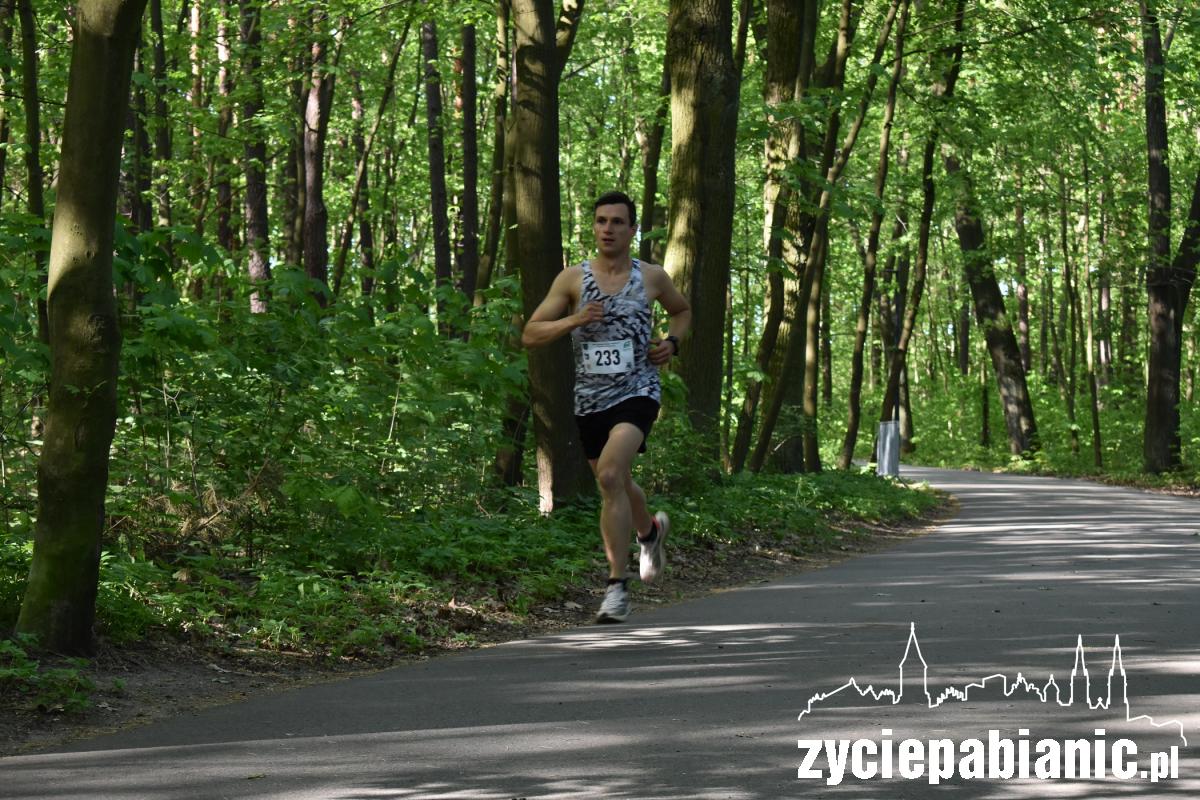 Kto pierwszy pokona 100 km? Kibicujemy Przemkowi!
