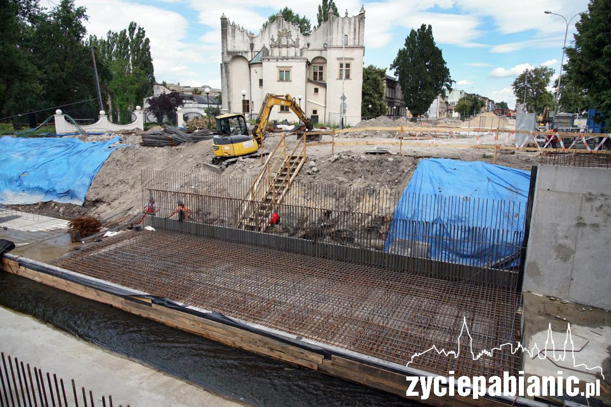 Budowa mostu idzie zgodnie z planem