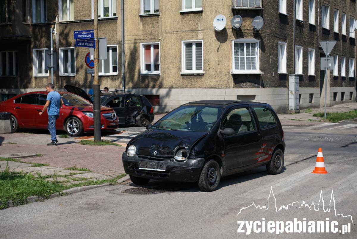 Wypadek na skrzyżowaniu ulic Matejki i Moniuszki