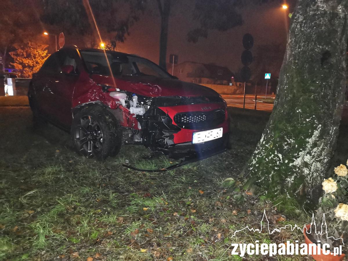 Kraksa na skrzyżowaniu. Jedna osoba w szpitalu