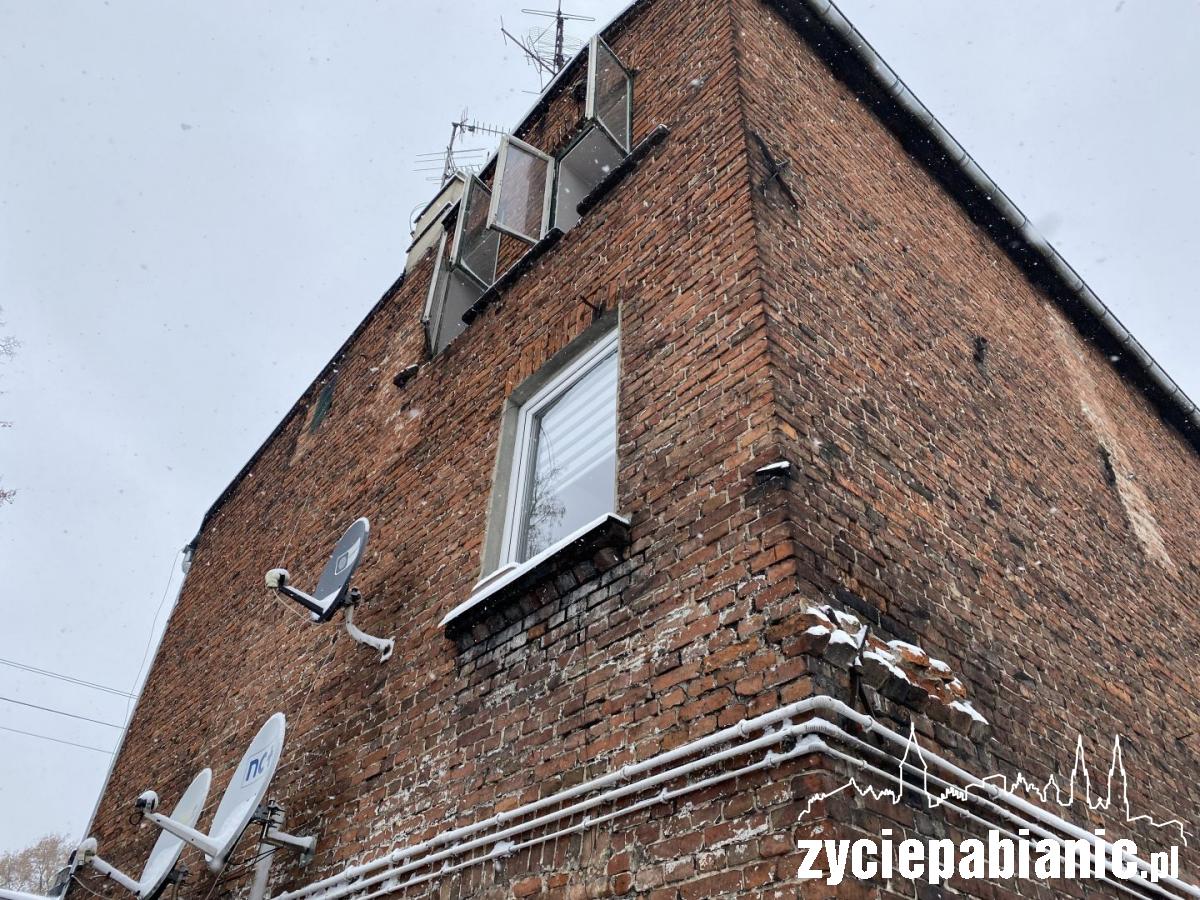 W nocy paliła się kamienica