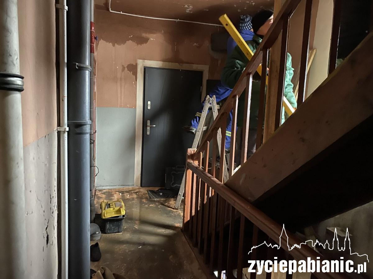 W nocy paliła się kamienica