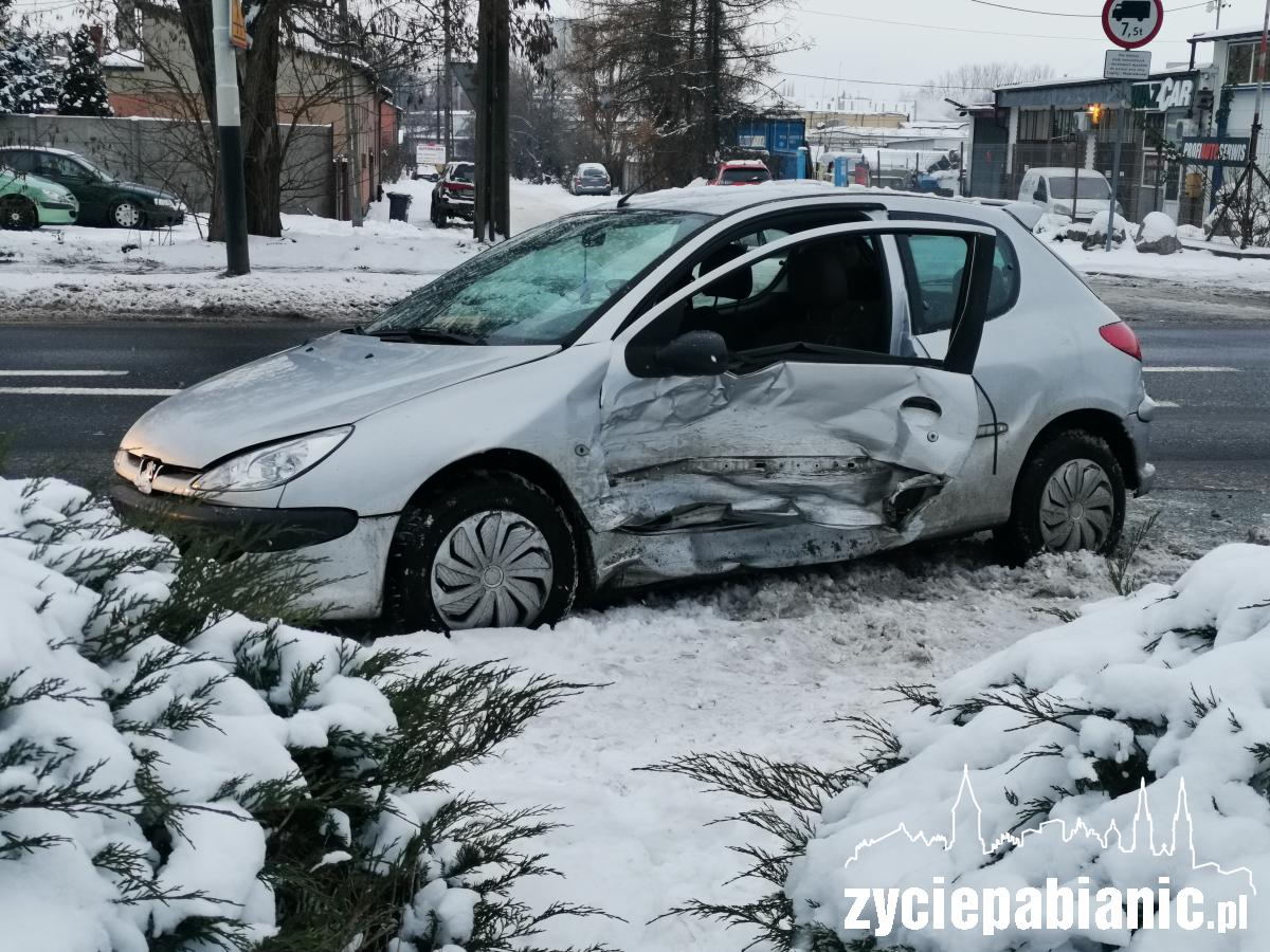 ul. Sikorskiego: BMW uderzyło w peugeota