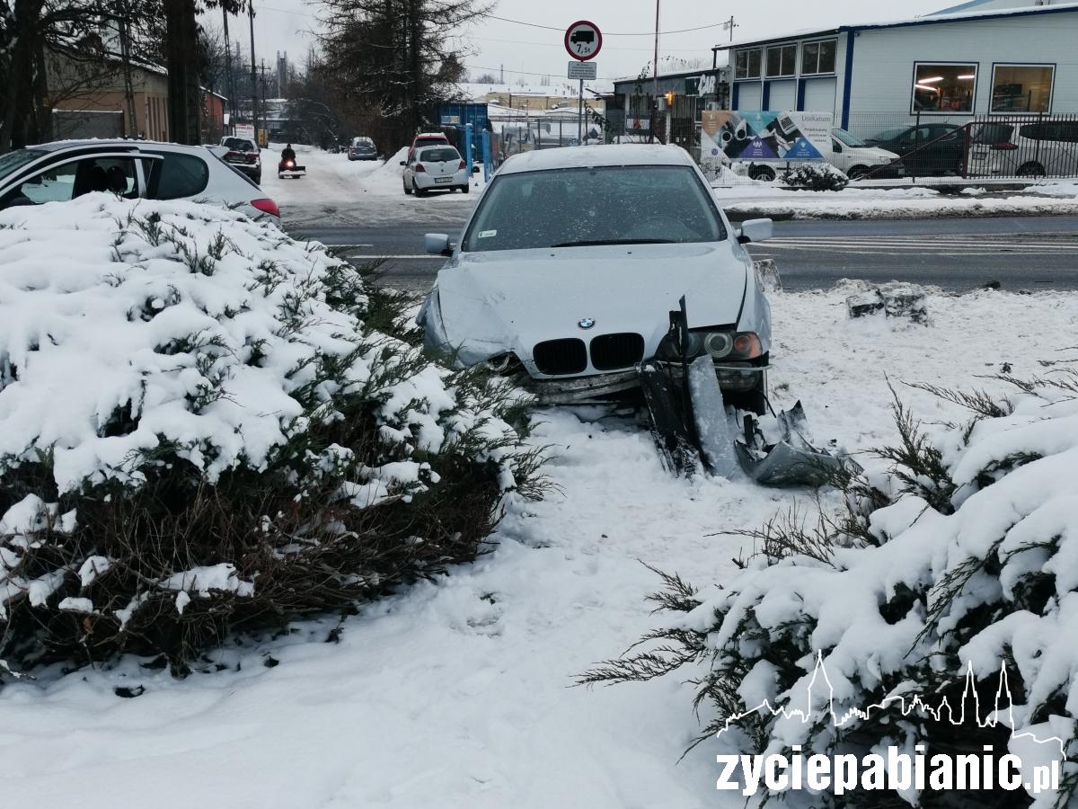 ul. Sikorskiego: BMW uderzyło w peugeota