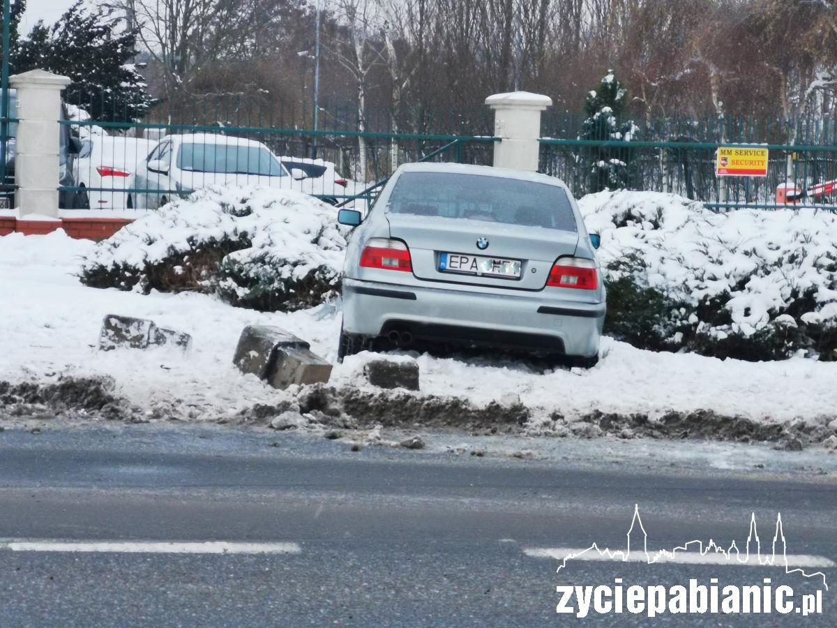 ul. Sikorskiego: BMW uderzyło w peugeota