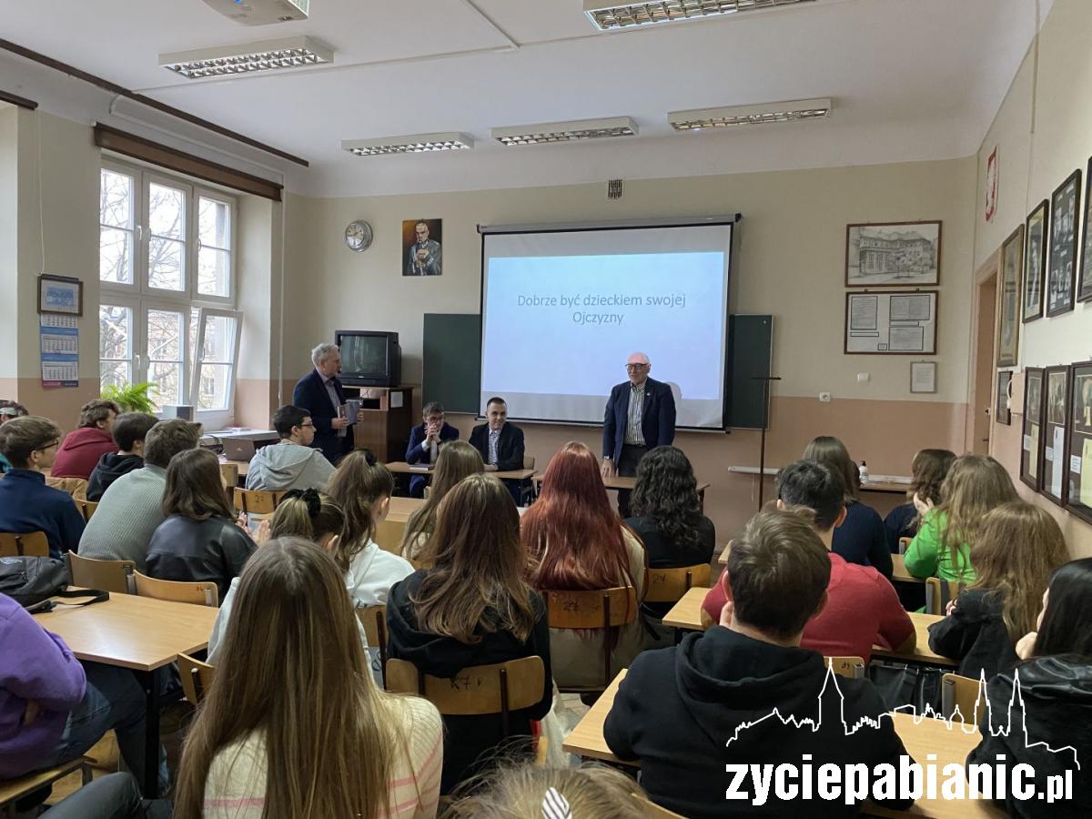 Niezwykła lekcja historii w II LO