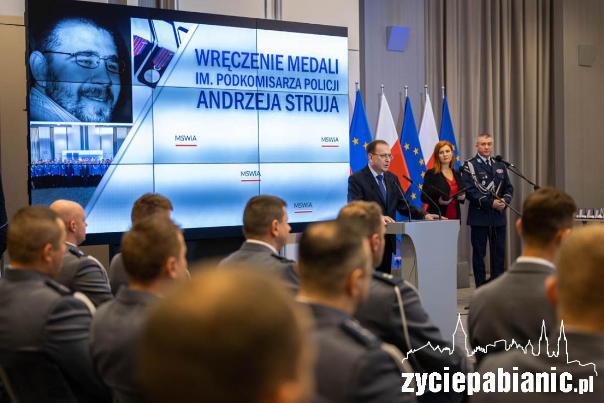 Nasi policjanci z medalami za odwagę