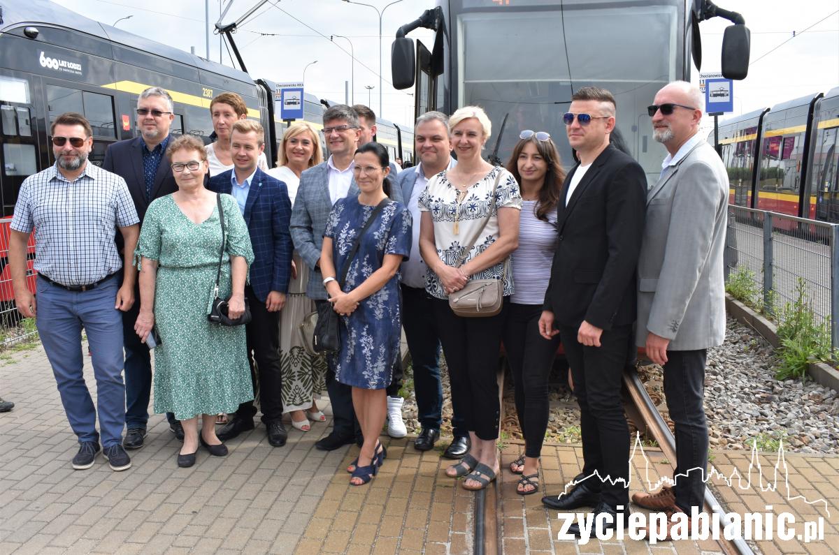 Pojechał w trasę z urzędnikami