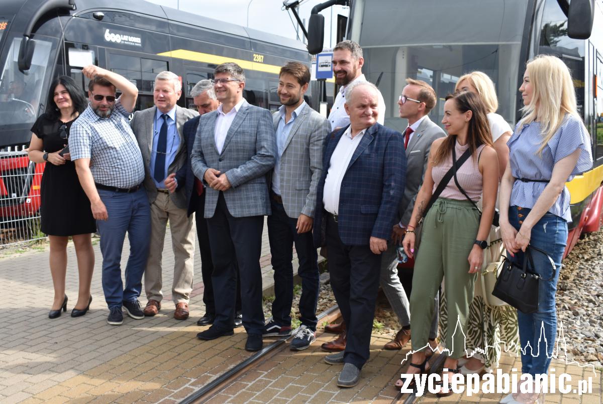 Pojechał w trasę z urzędnikami