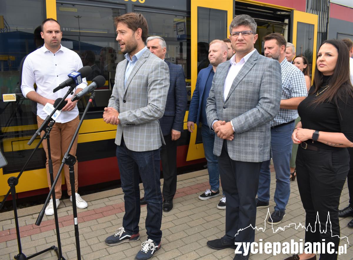 Pojechał w trasę z urzędnikami