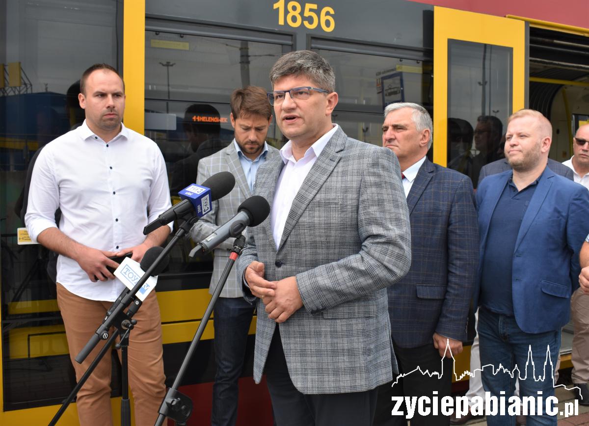 Pojechał w trasę z urzędnikami