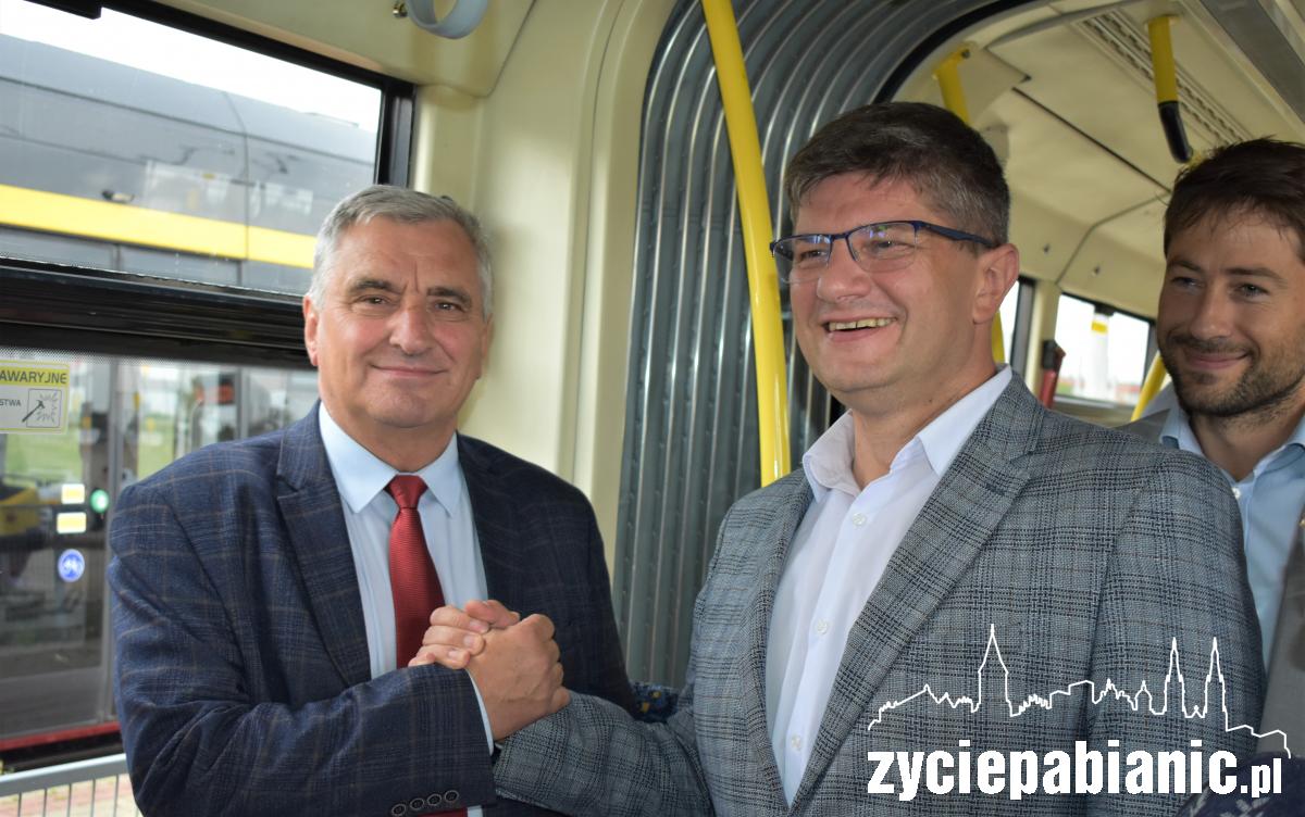 Pojechał w trasę z urzędnikami