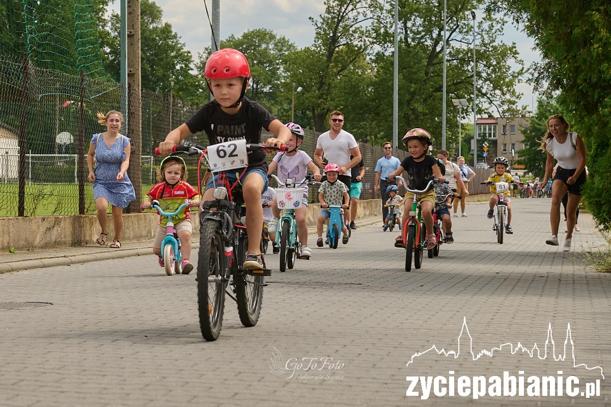 Do Dłutowa zjechała na wyścig cała kolarska Polska