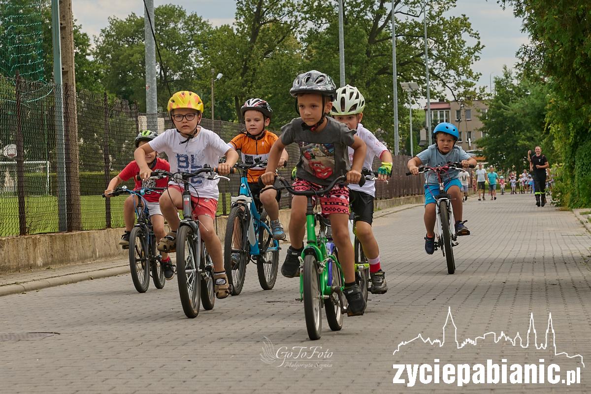 Do Dłutowa zjechała na wyścig cała kolarska Polska