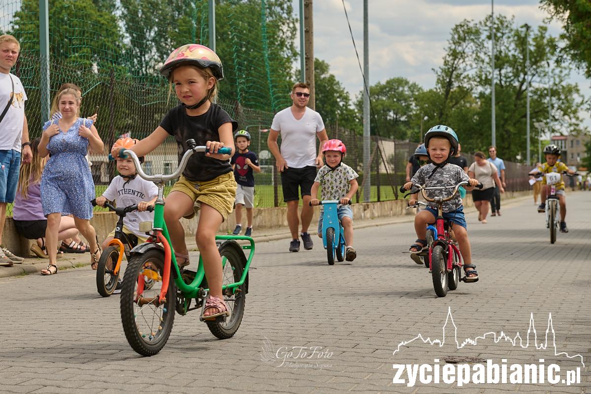 Do Dłutowa zjechała na wyścig cała kolarska Polska